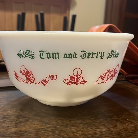 Tom & Jerry Vintage Christmas Mugs and Bowl